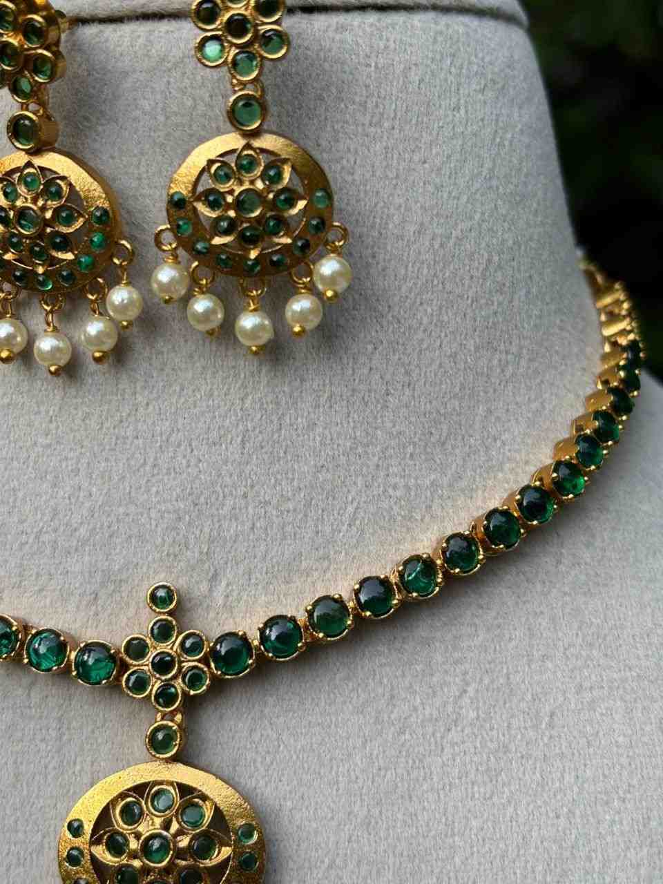 N0331 Traditional Green Stone Attigai necklace