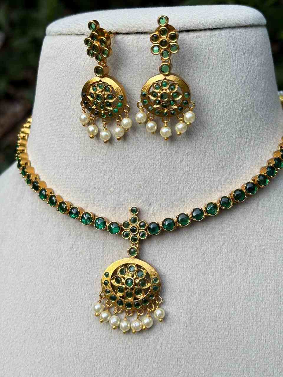 N0331 Traditional Green Stone Attigai necklace