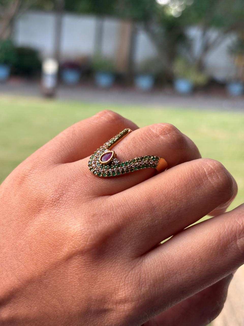 R0006 Green Stone Vangi Ring