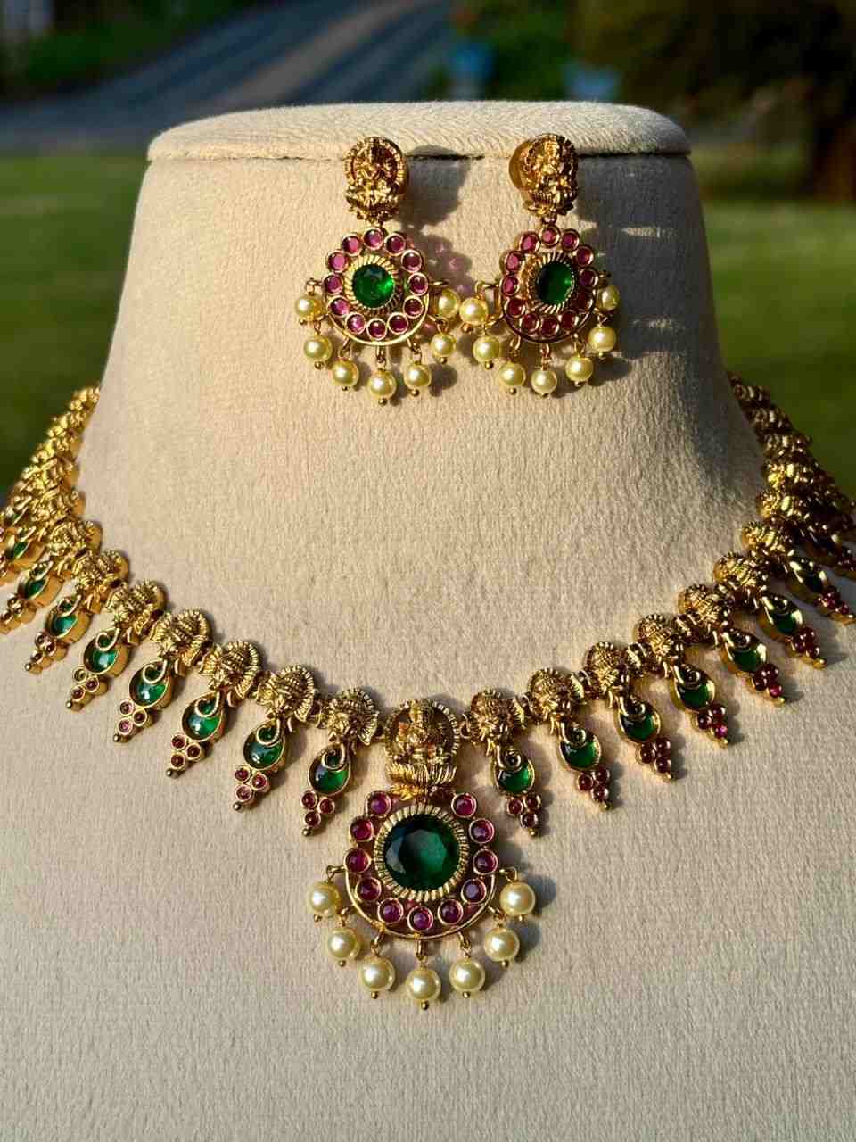 N0052 Traditional Green Stone Necklace
