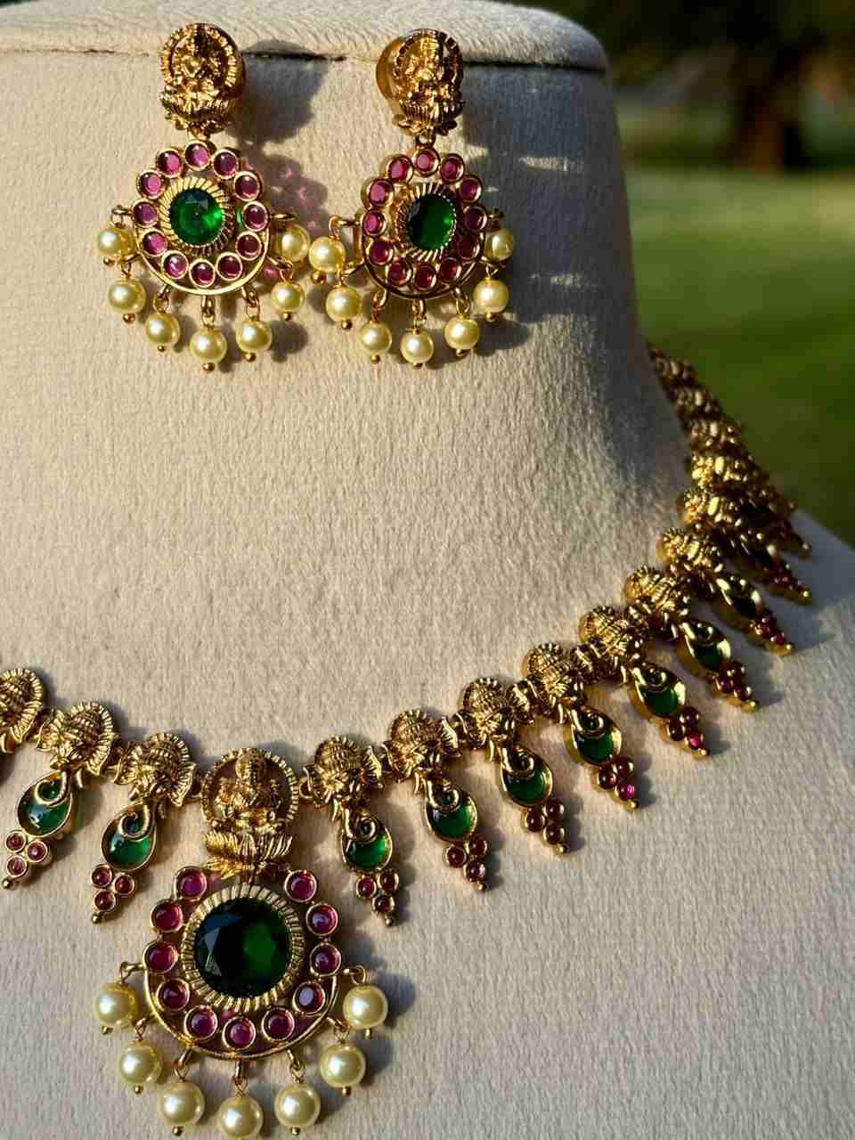 N0052 Traditional Green Stone Necklace