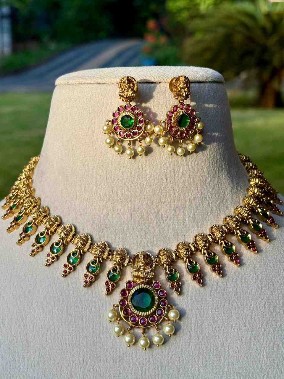 N0052 Traditional Green Stone Necklace