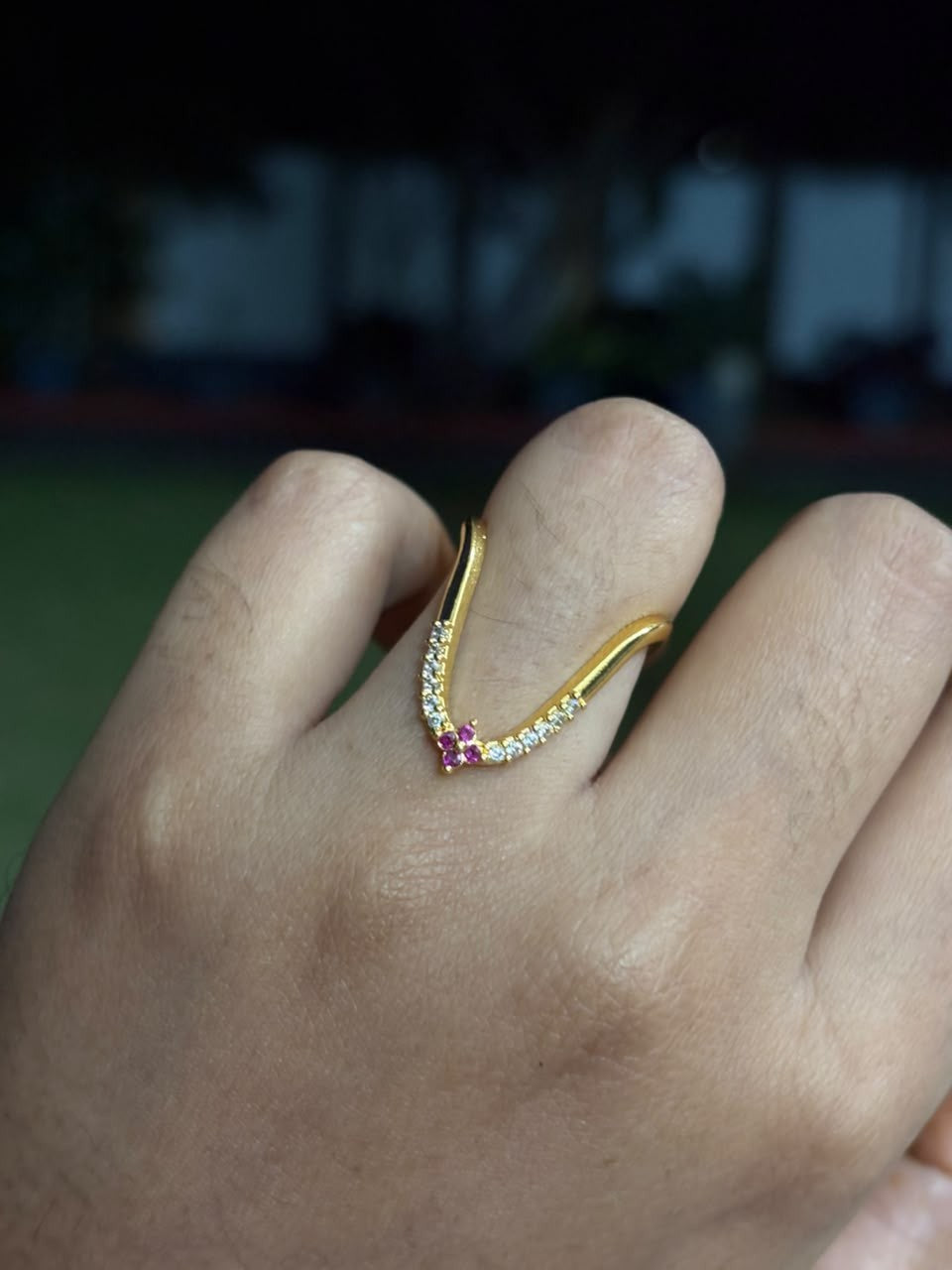 R0009 white and red stone vangi ring