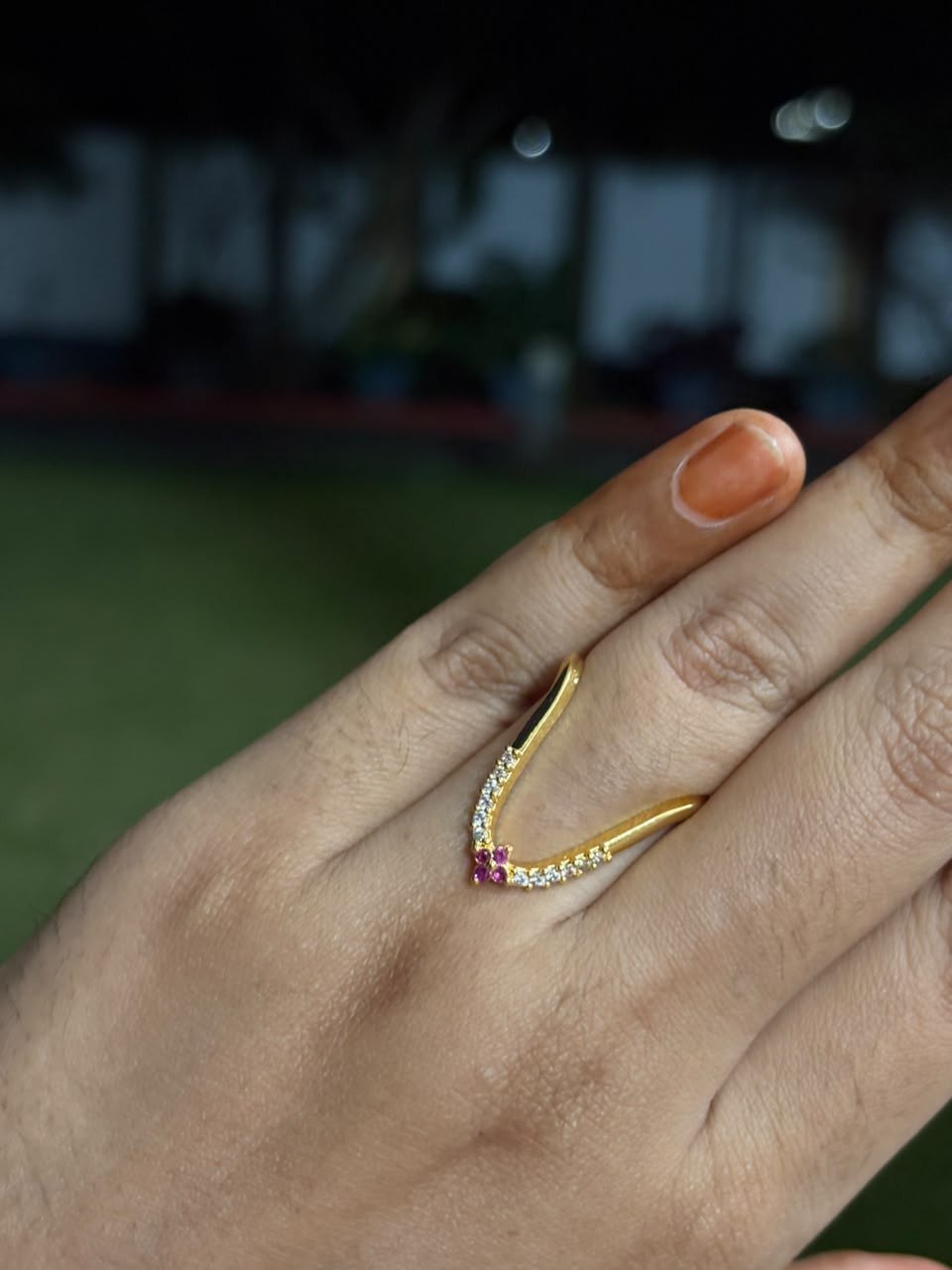 R0009 white and red stone vangi ring