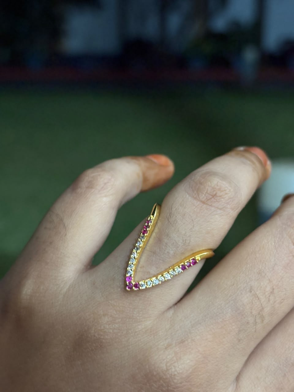 R0011 stone vangi ring red and white