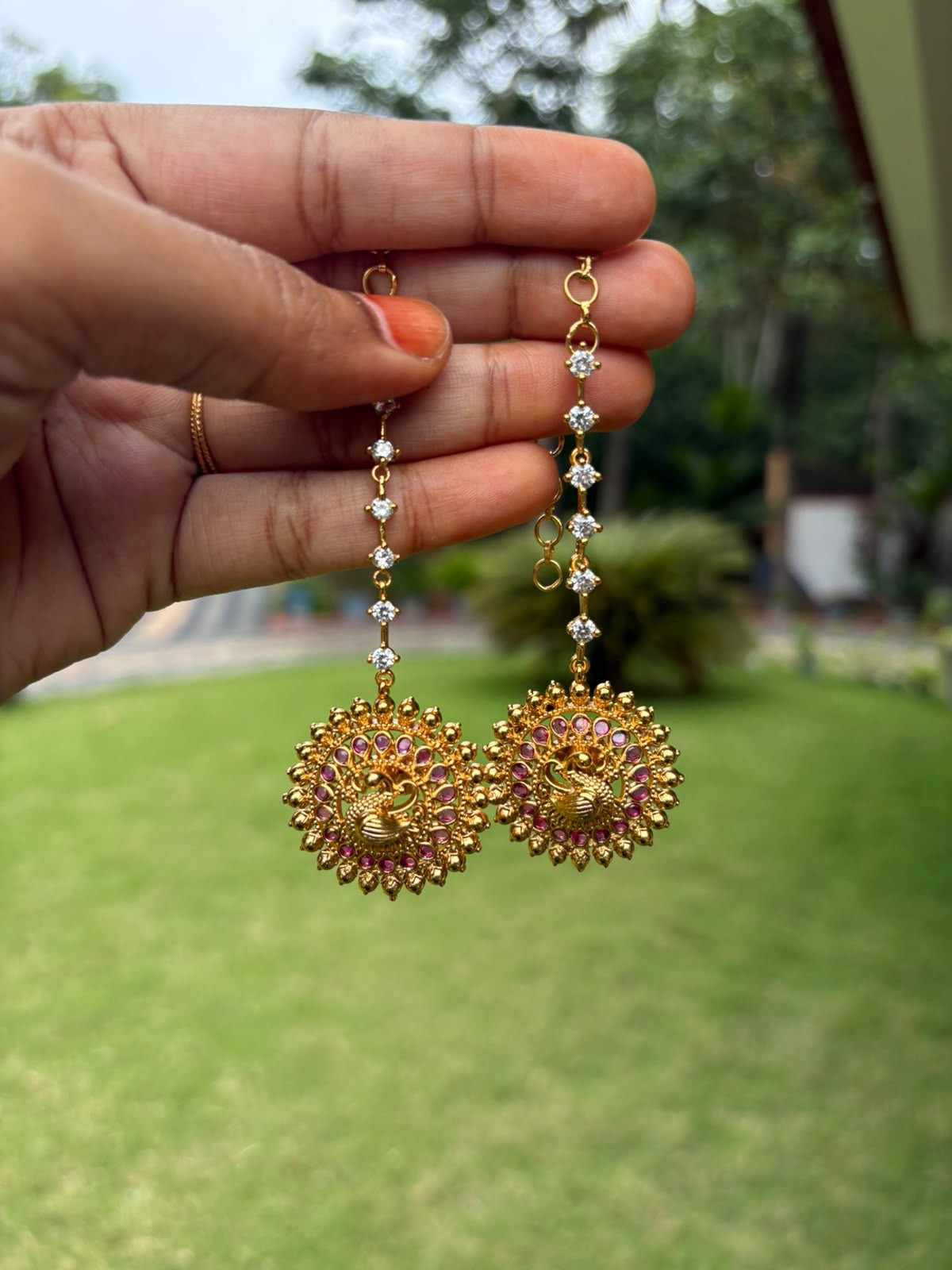 J0230 Peacock Stud With Attached Mattal
