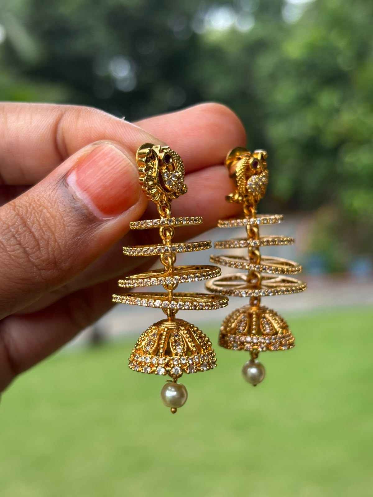 J0232 Dancing Jhumka