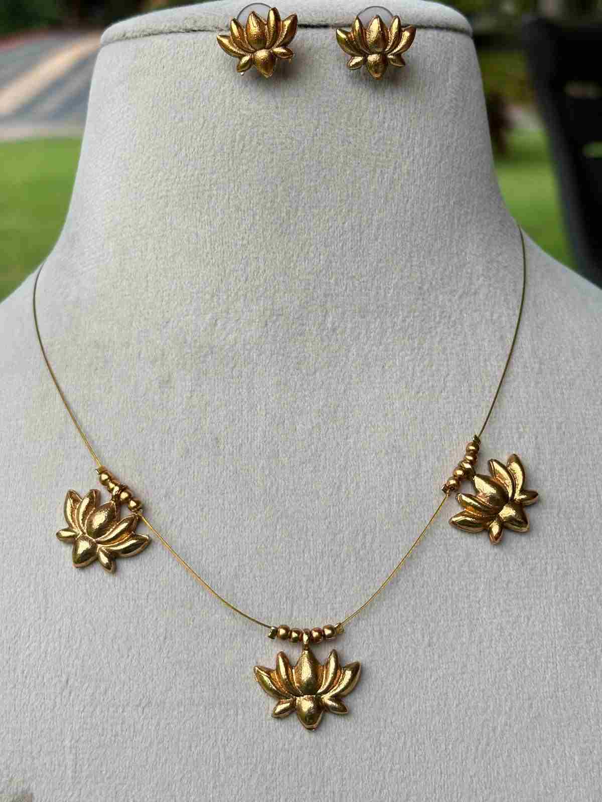 IN024 Lotus Invisible chain