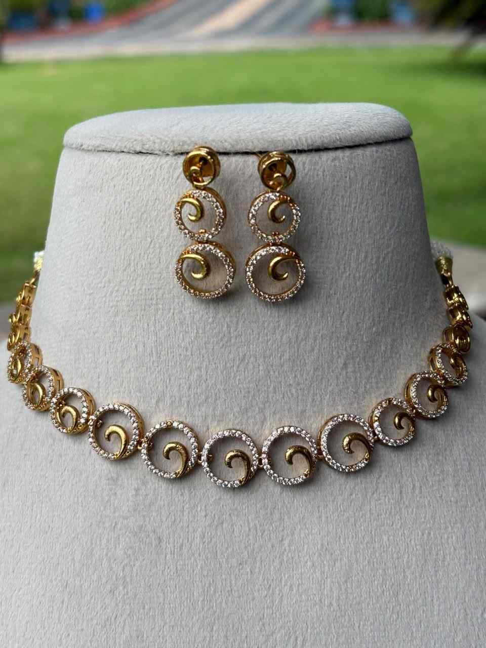 N0347 White AD Stone Necklace