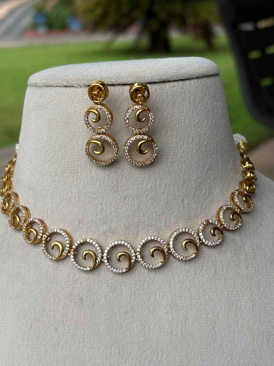 N0347 White AD Stone Necklace