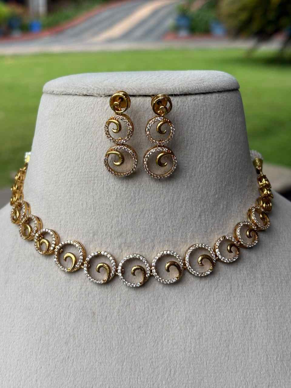 N0347 White AD Stone Necklace