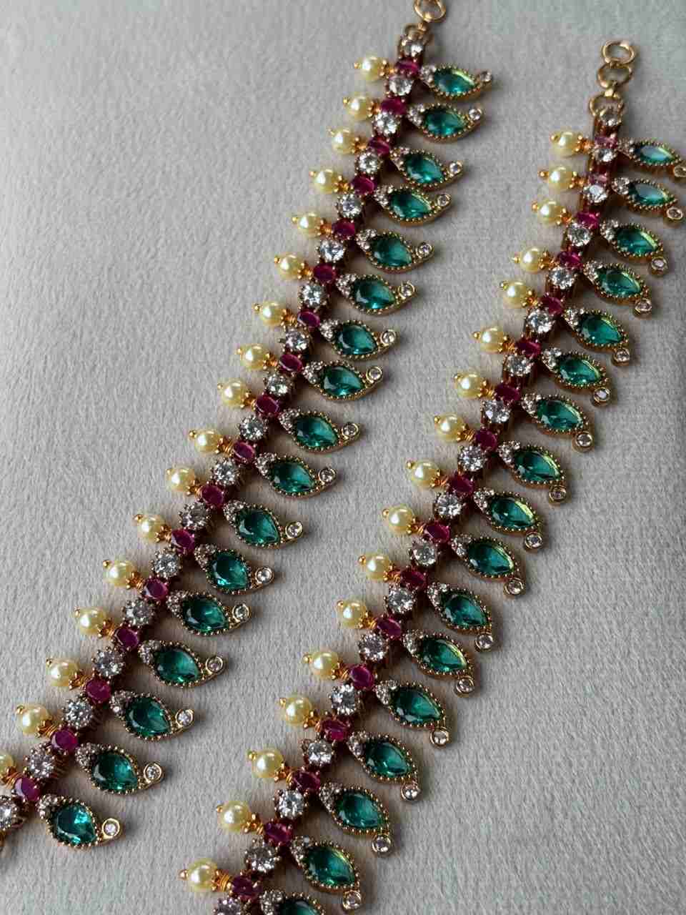 EC031 Stone Ear chain