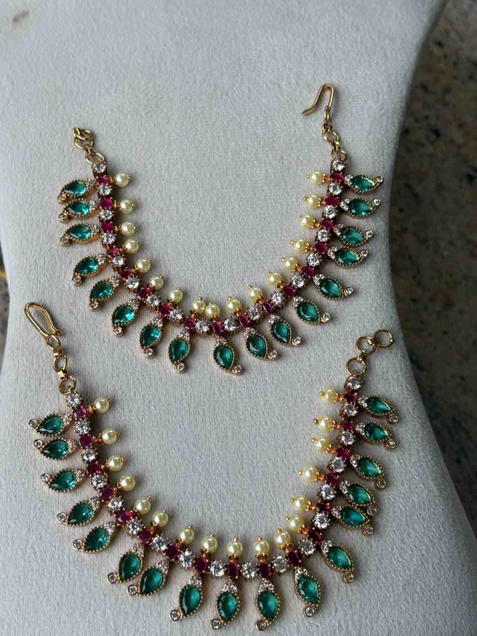 EC031 Stone Ear chain