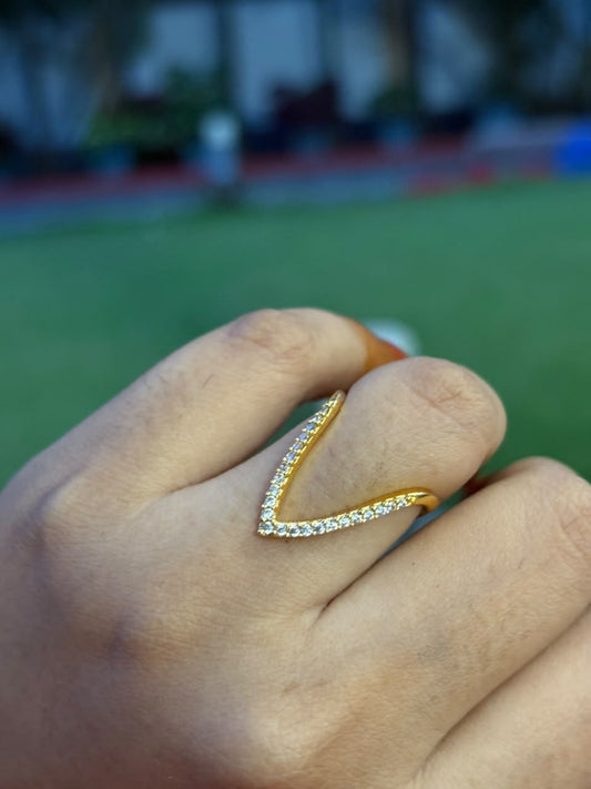 R0017 ' V ' shape white stone Vangi Ring