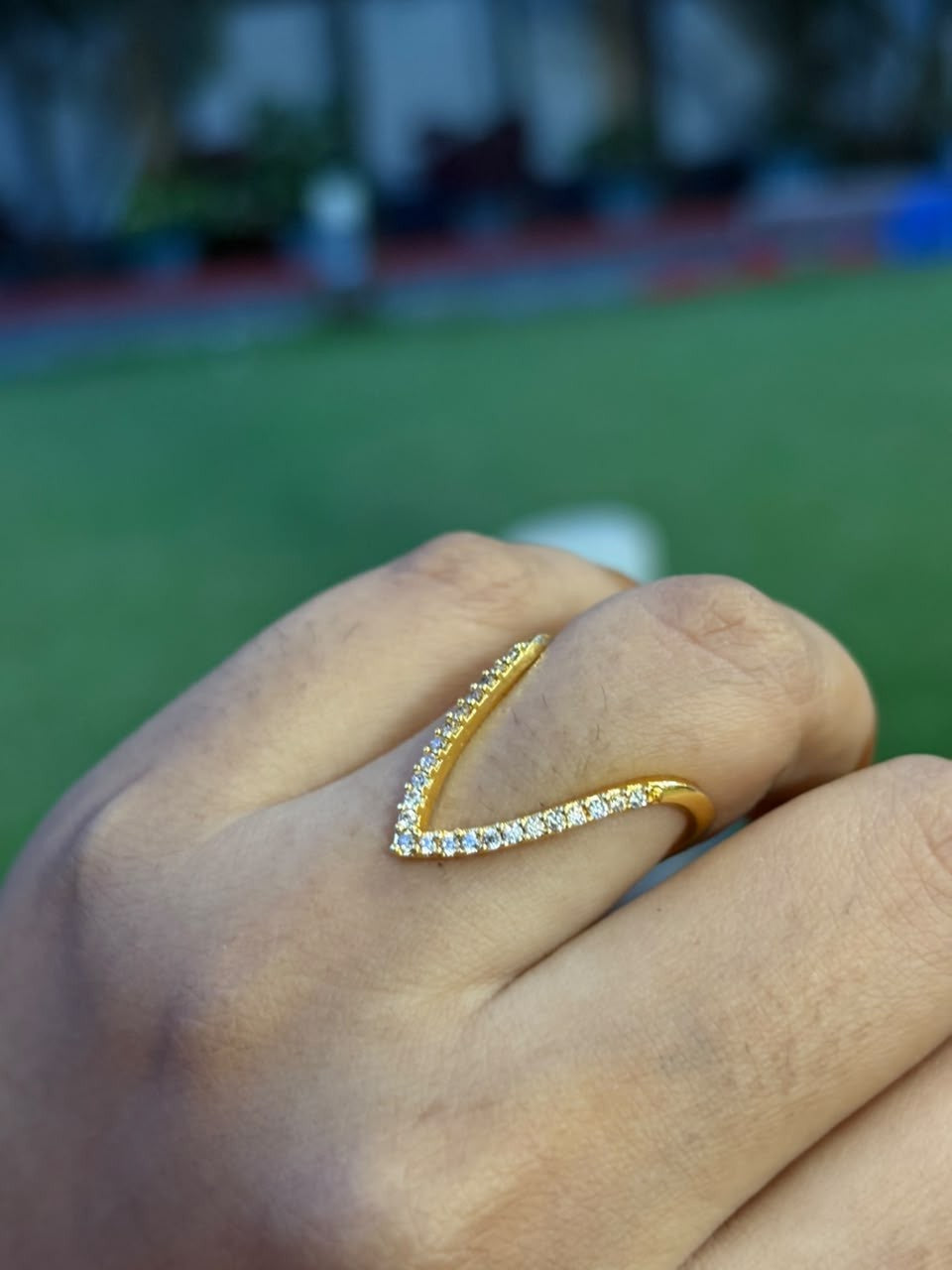 R0017 ' V ' shape white stone Vangi Ring