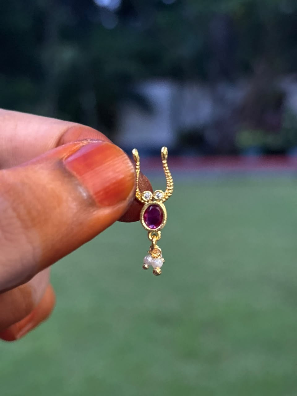 J0247 Ruby Stone Node Septum Pin