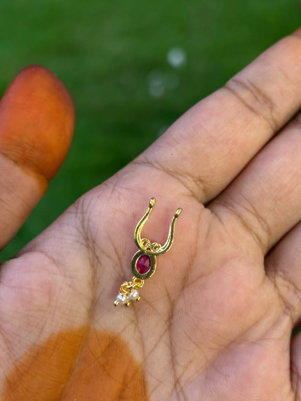J0247 Ruby Stone Node Septum Pin