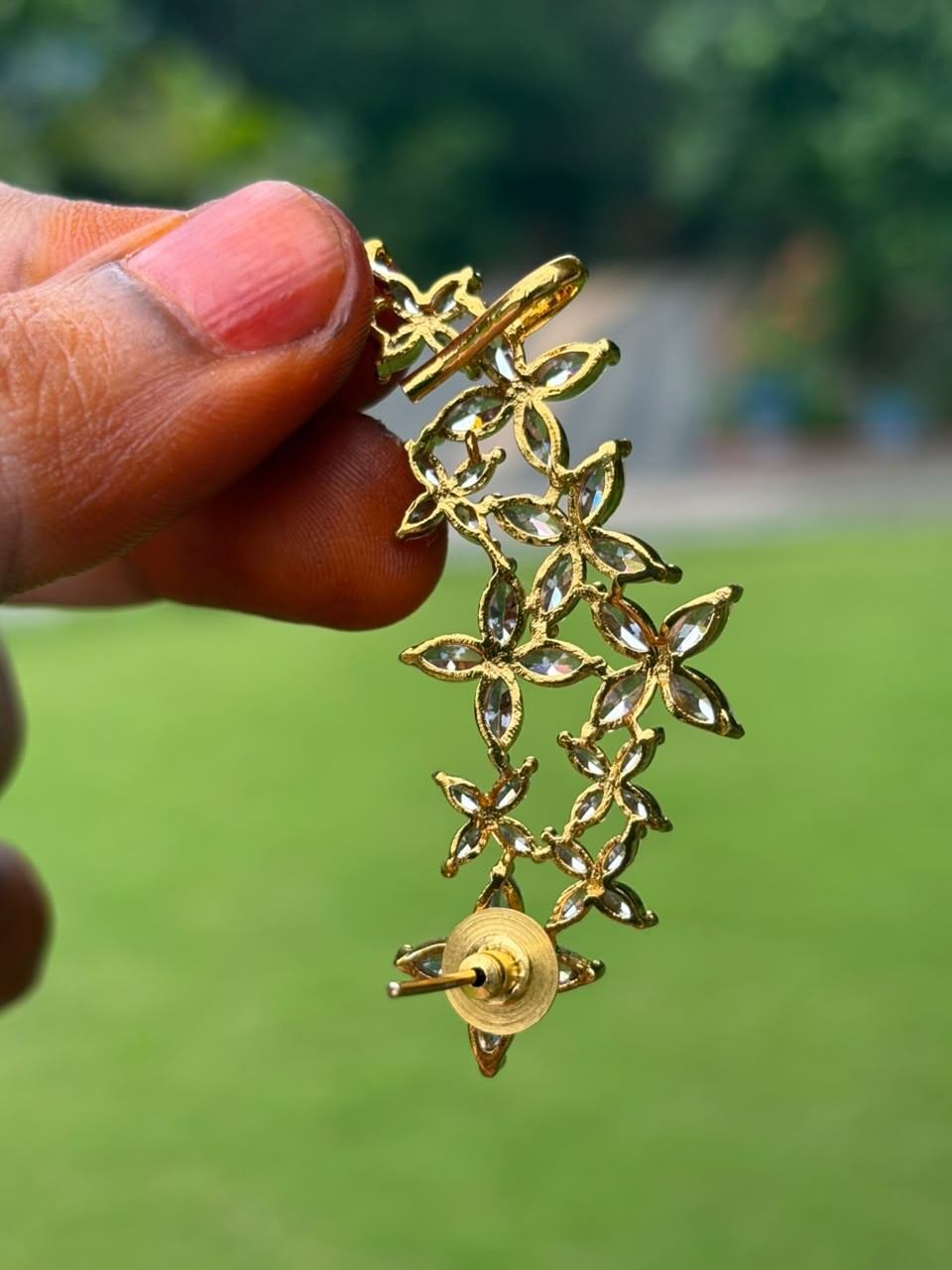 J0240 AD Stone Floral Ear cuff