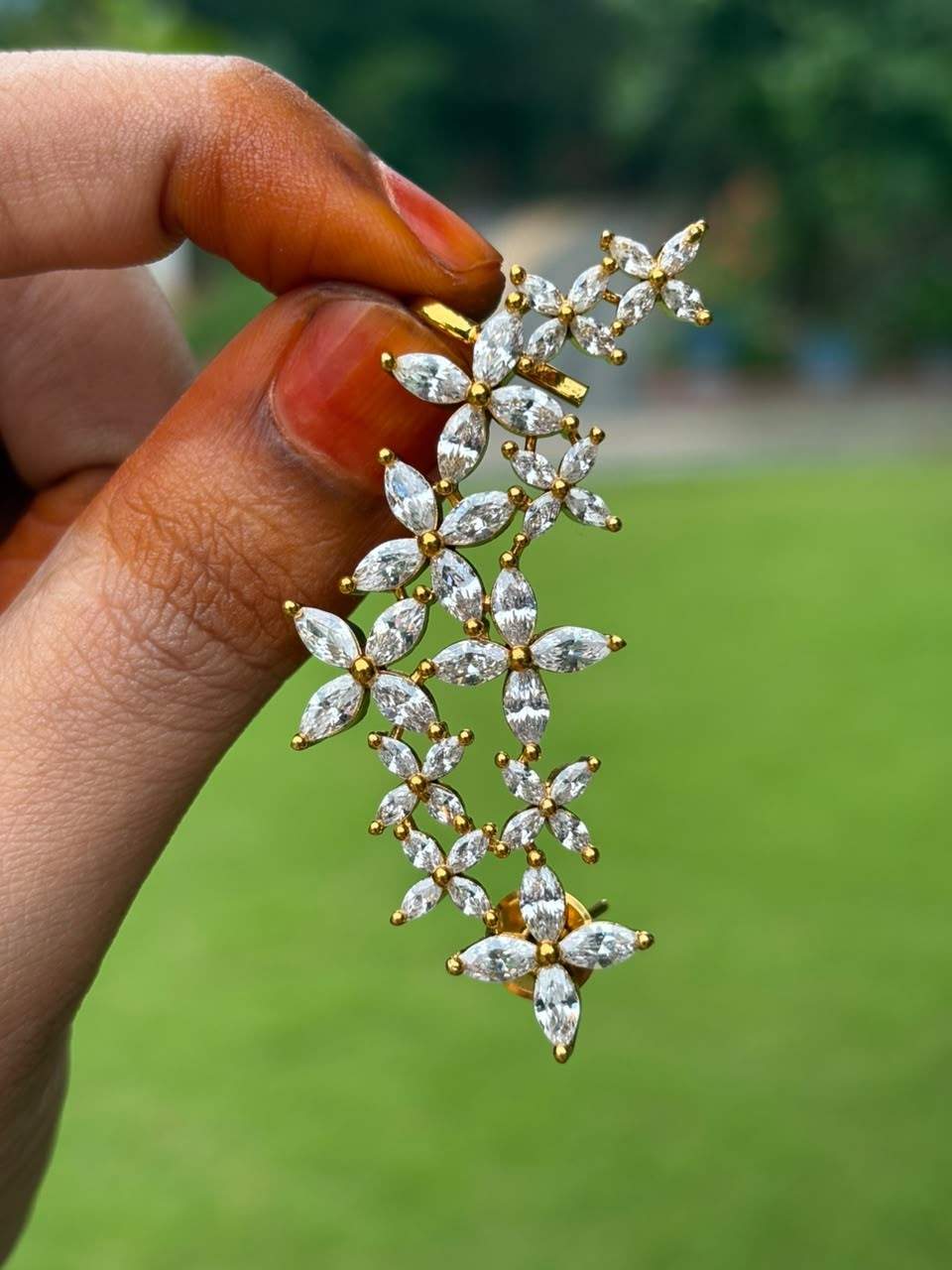 J0240 AD Stone Floral Ear cuff