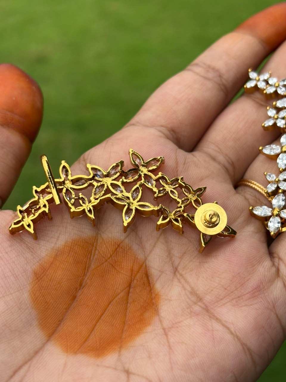 J0240 AD Stone Floral Ear cuff