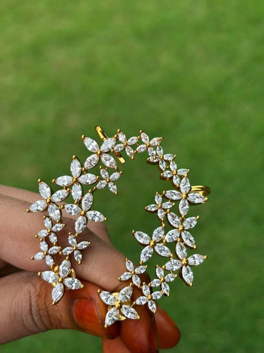 J0240 AD Stone Floral Ear cuff