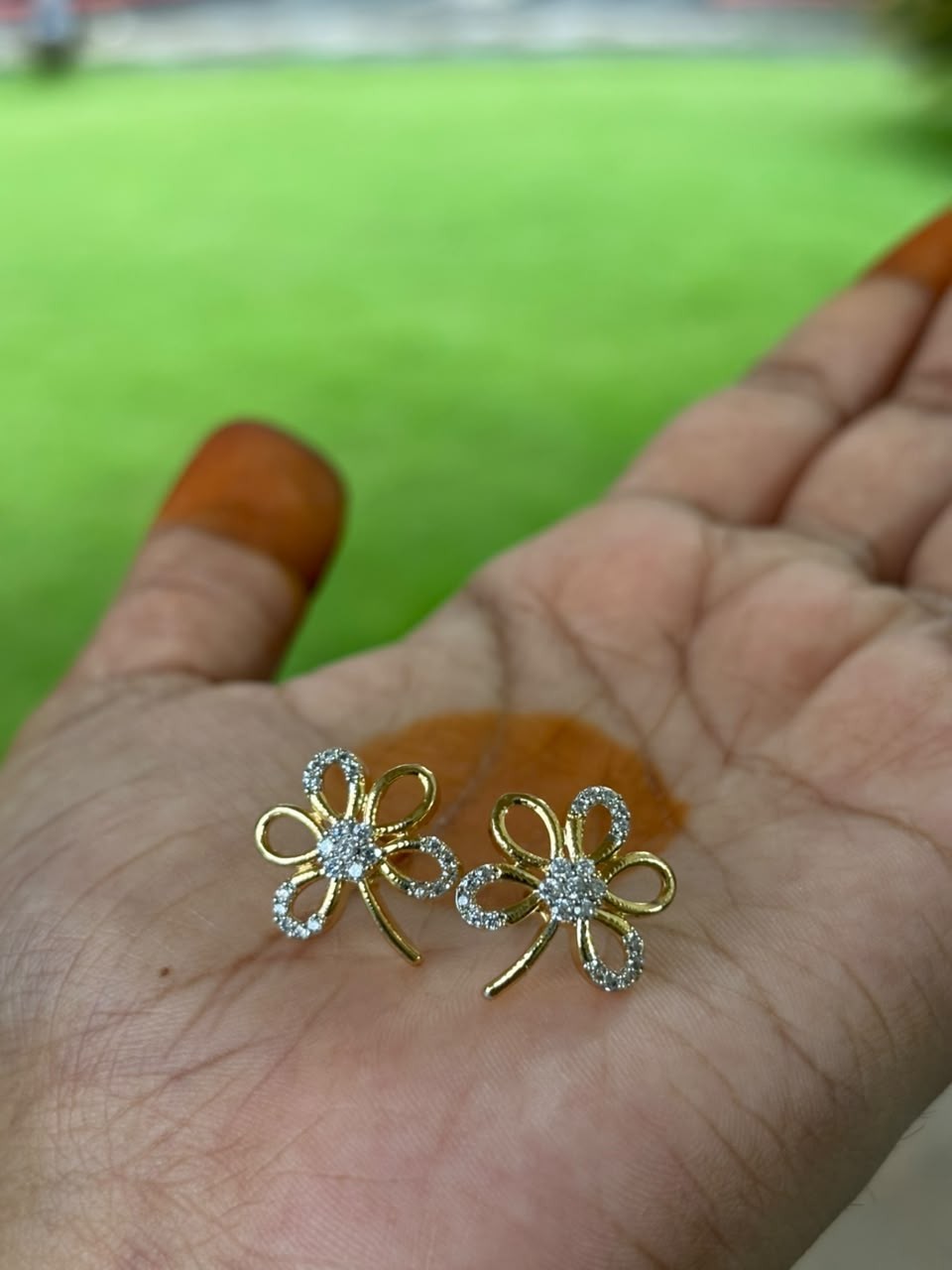 J0245 Floral Stud