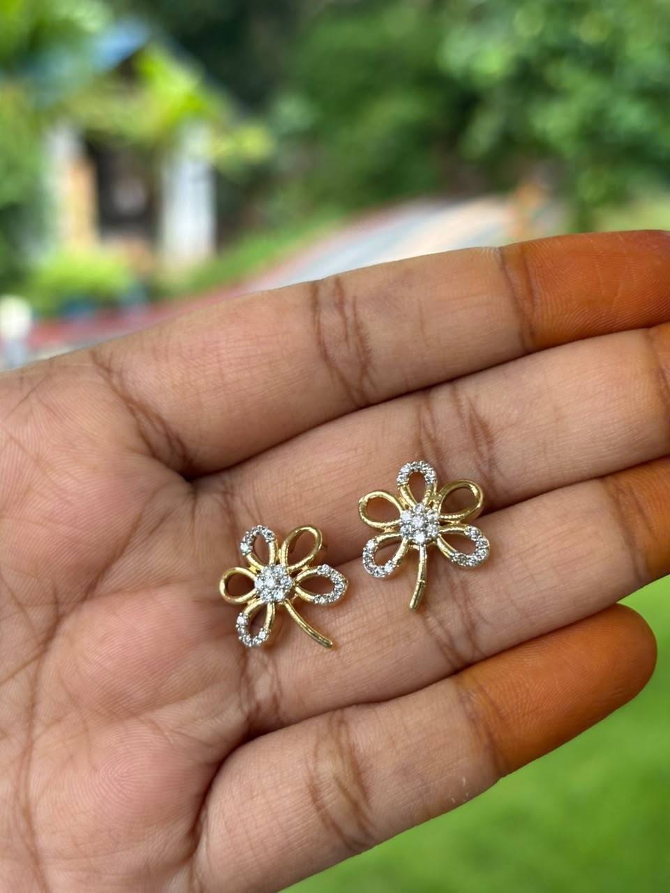 J0245 Floral Stud
