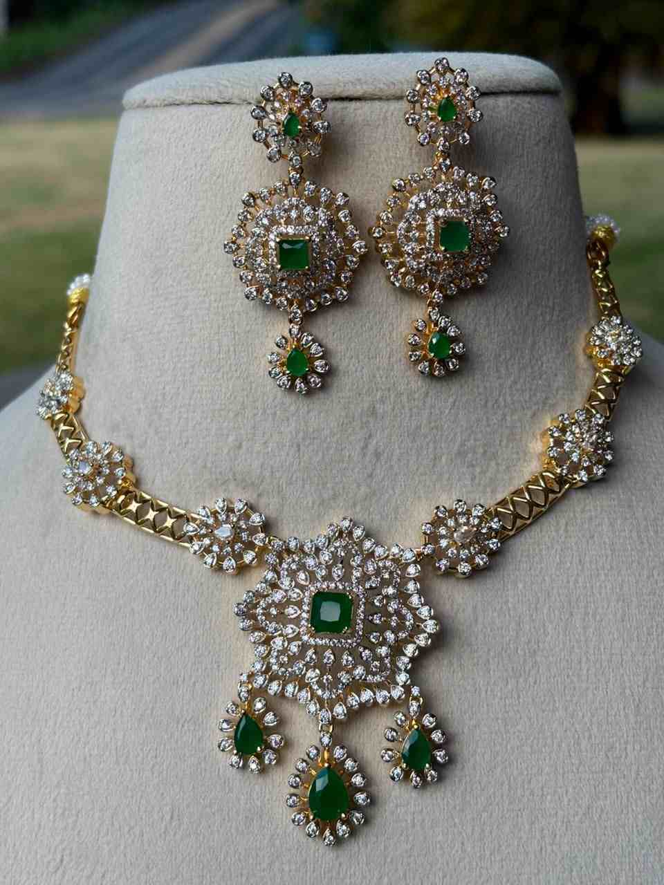 N0035 Dual tone Hasli Type Stone Necklace