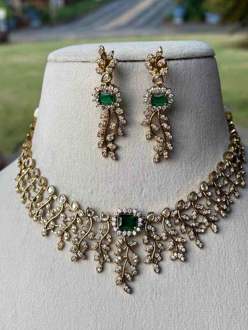 N0124 White Emerald Stone Necklace