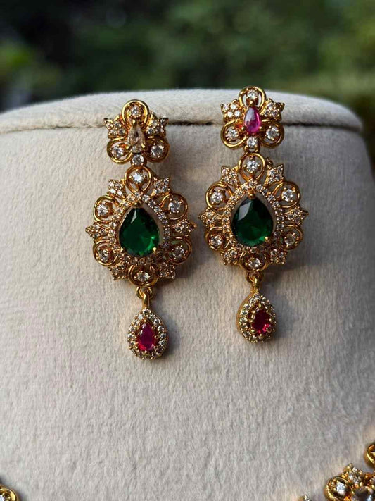 N0094 Floral Pattern Emerald Ruby stones necklace