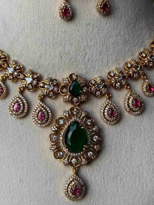 N0094 Floral Pattern Emerald Ruby stones necklace