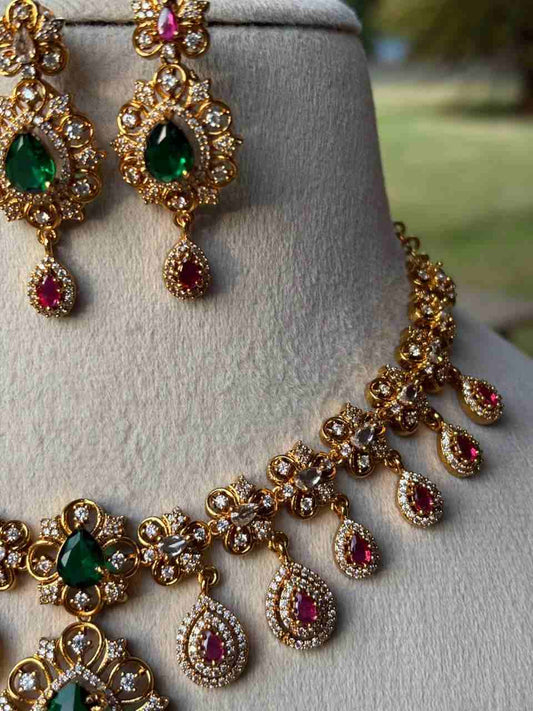 N0094 Floral Pattern Emerald Ruby stones necklace