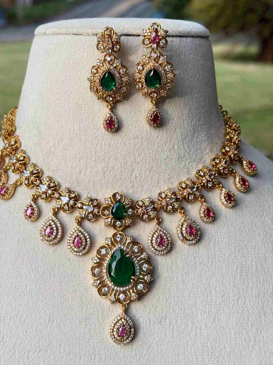 N0094 Floral Pattern Emerald Ruby stones necklace