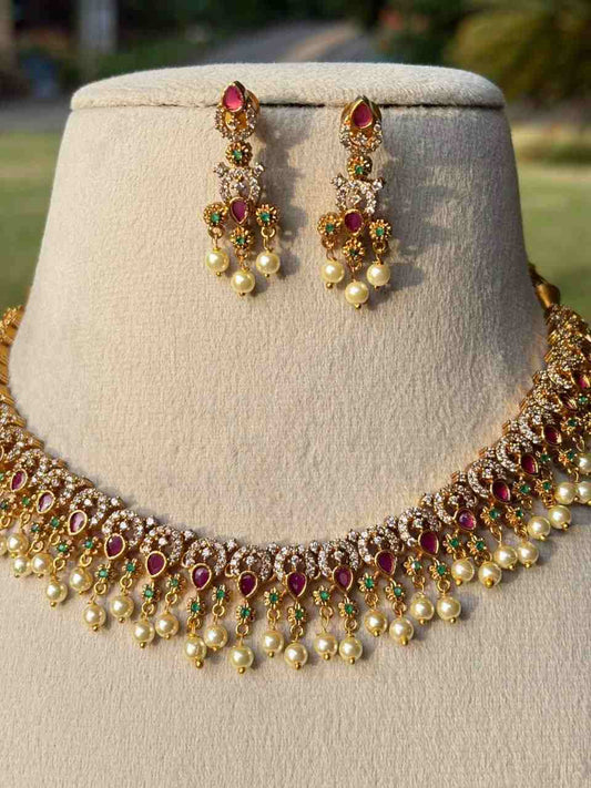N0100 Stone Necklace with ruby red emerald green stones