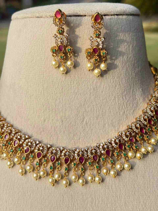 N0100 Stone Necklace with ruby red emerald green stones
