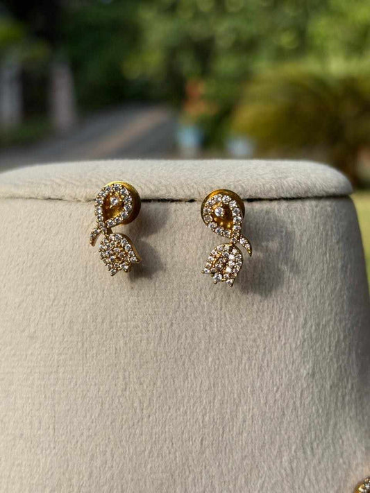 N0121 White Stones Floral Pattern Necklace
