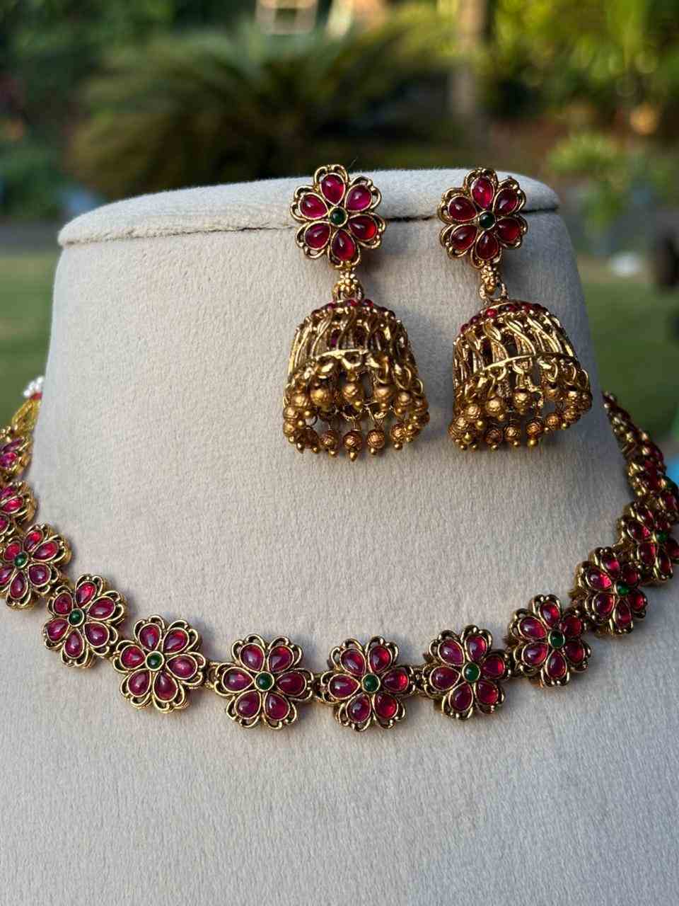 N0079 Floral Necklace