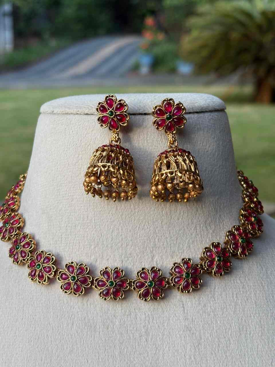 N0079 Floral Necklace