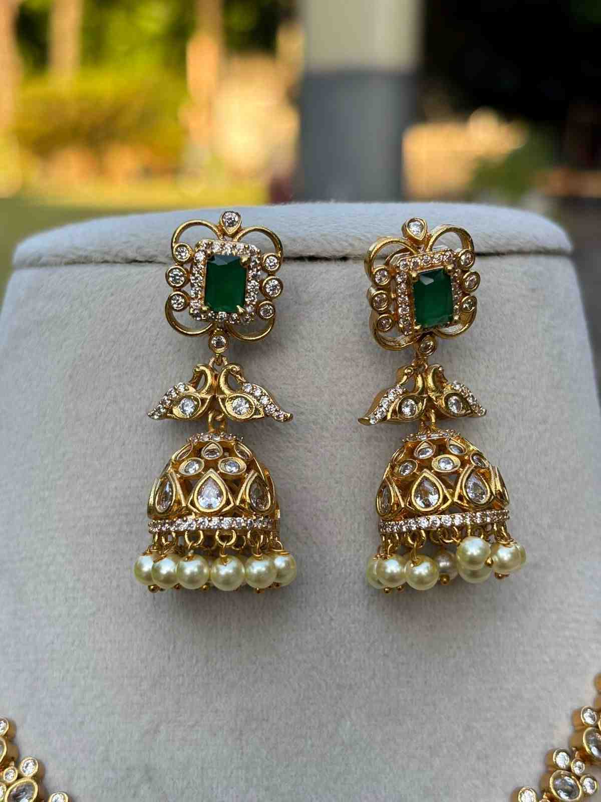 N0061 White Stone & Emerald Color Stone Necklace