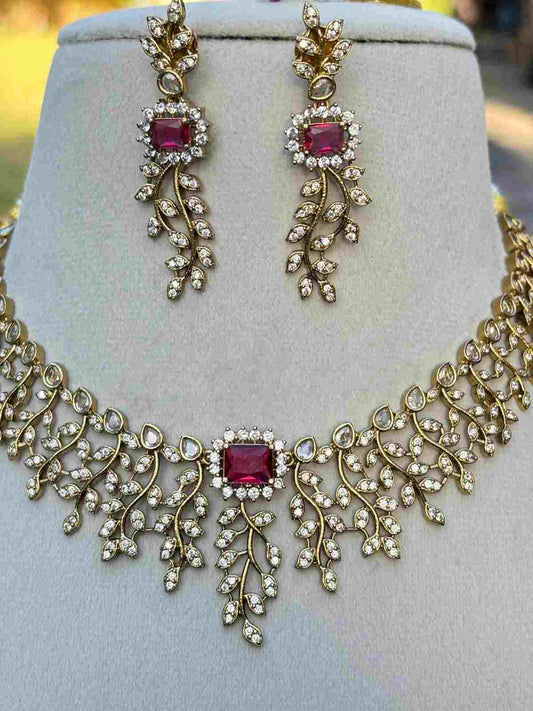 N0066 White Red Stone Necklace Floral Pattern