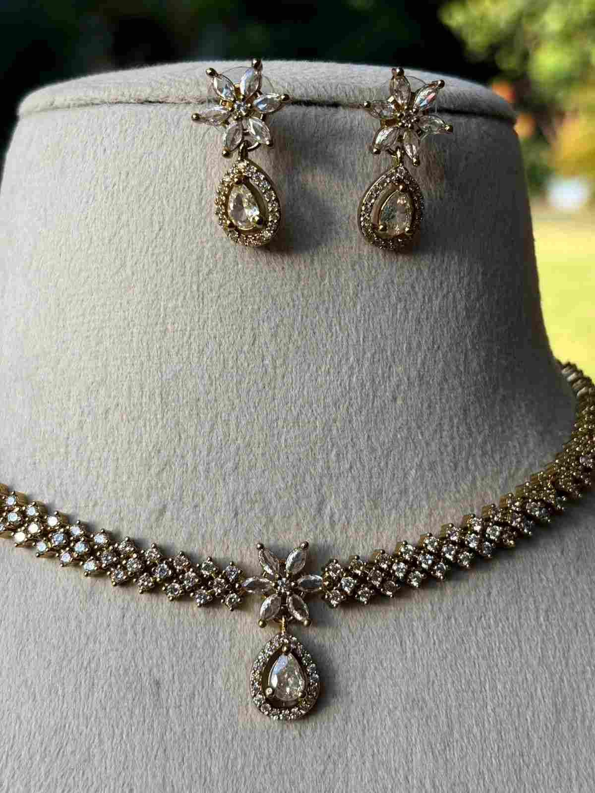 N0067 White Stone Flora Necklace
