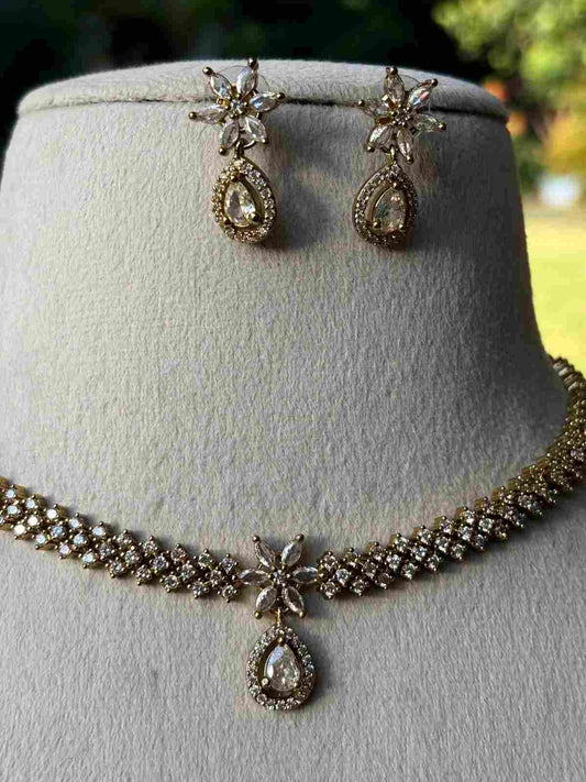 N0067 White Stone Flora Necklace