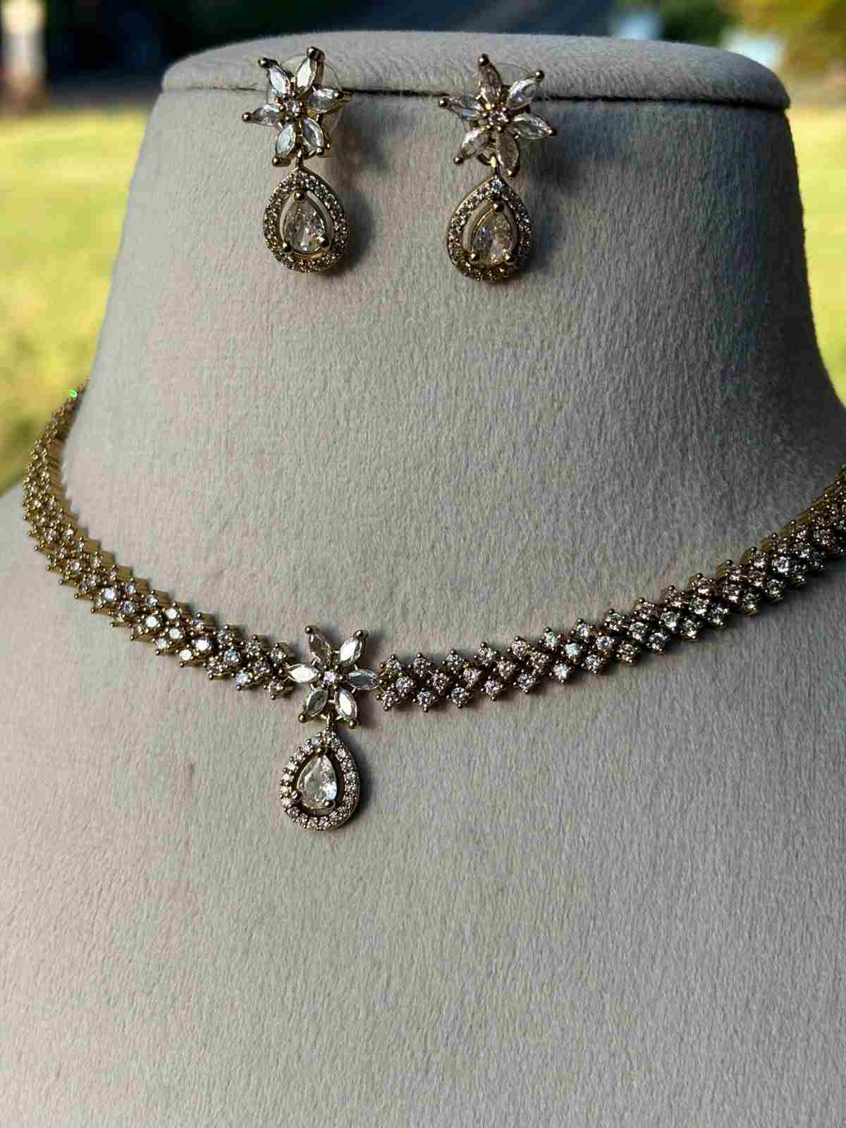 N0067 White Stone Flora Necklace