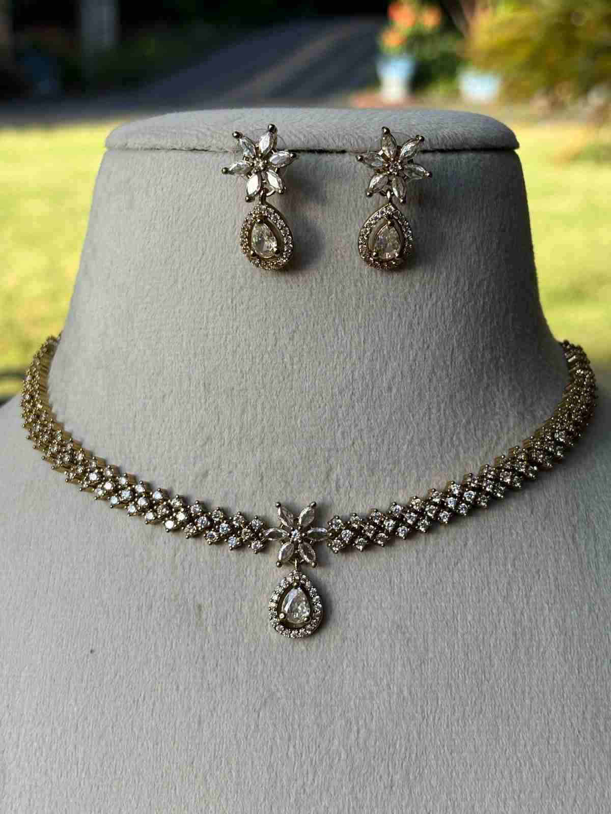 N0067 White Stone Flora Necklace