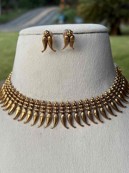 N0144 Traditional Antique Mulla Poov Necklace