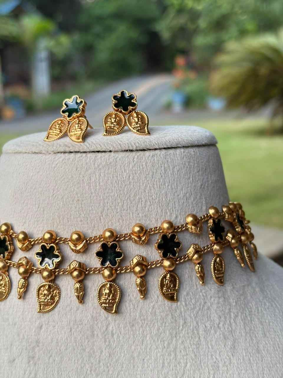 N0149 Maga Lakshmi Chocker set