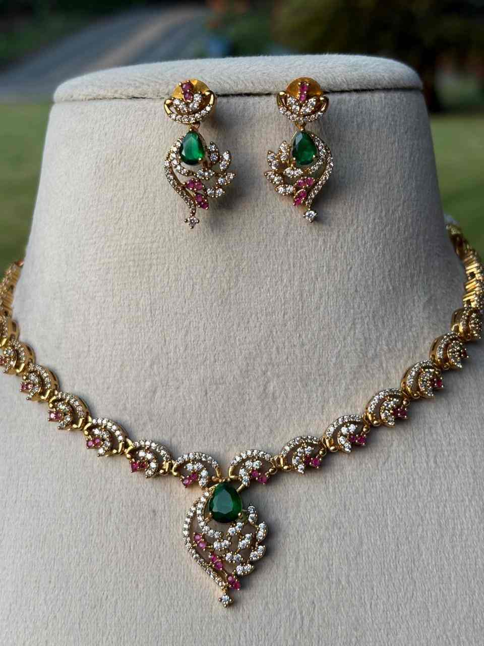 N0148  Floral Pattern Stone necklace