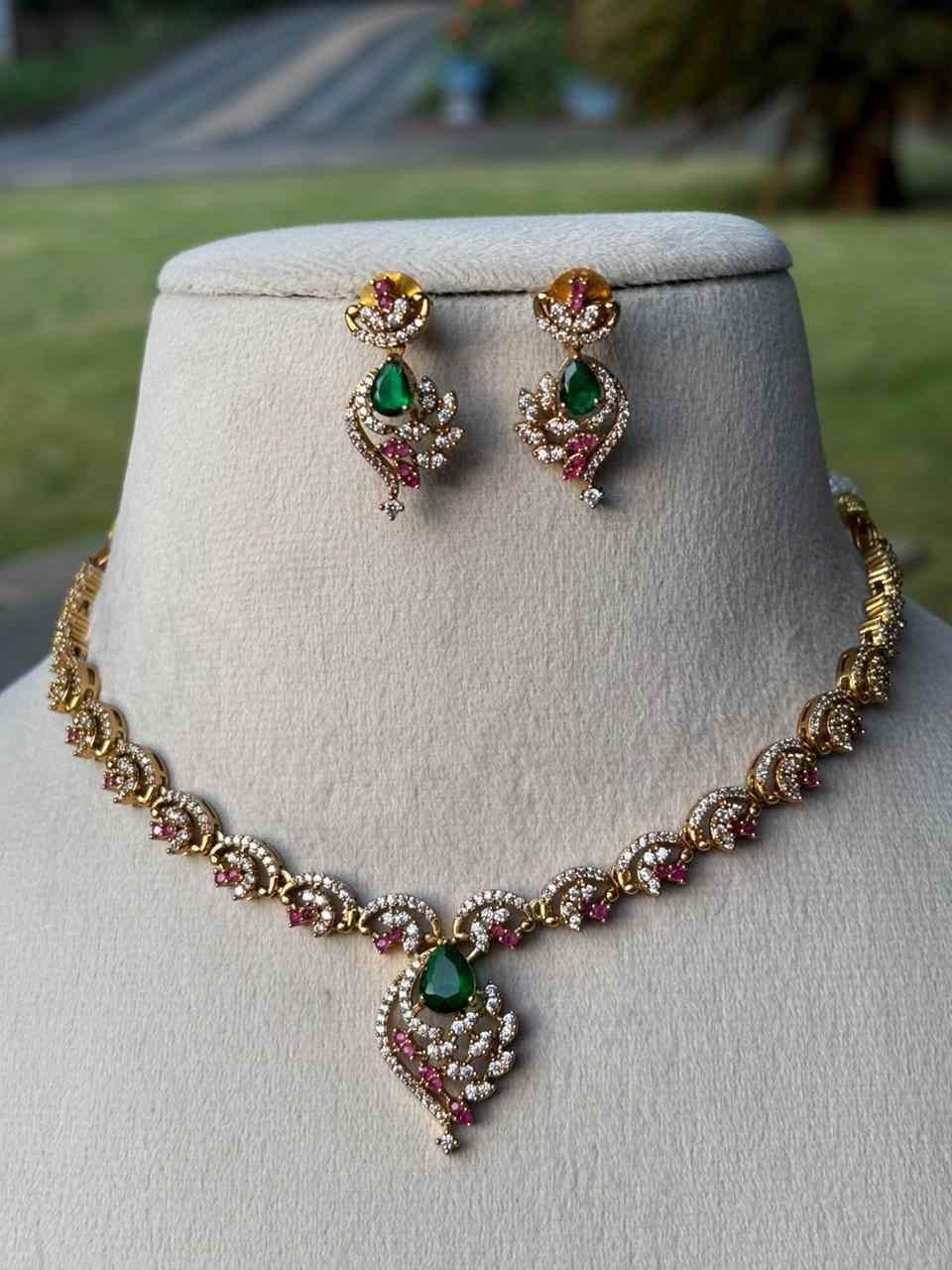N0148  Floral Pattern Stone necklace