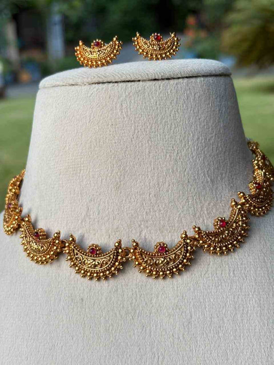 N0280 Moon shape Minimal Necklace
