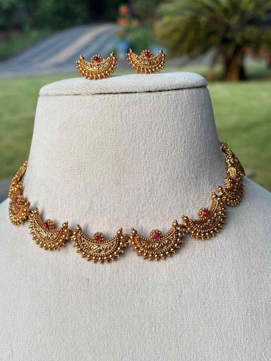 N0280 Moon shape Minimal Necklace